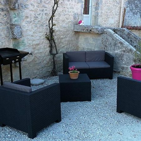 Maison Charentaise A La Campagne Becheresse Exterior foto