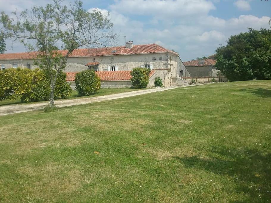 Maison Charentaise A La Campagne Becheresse Exterior foto