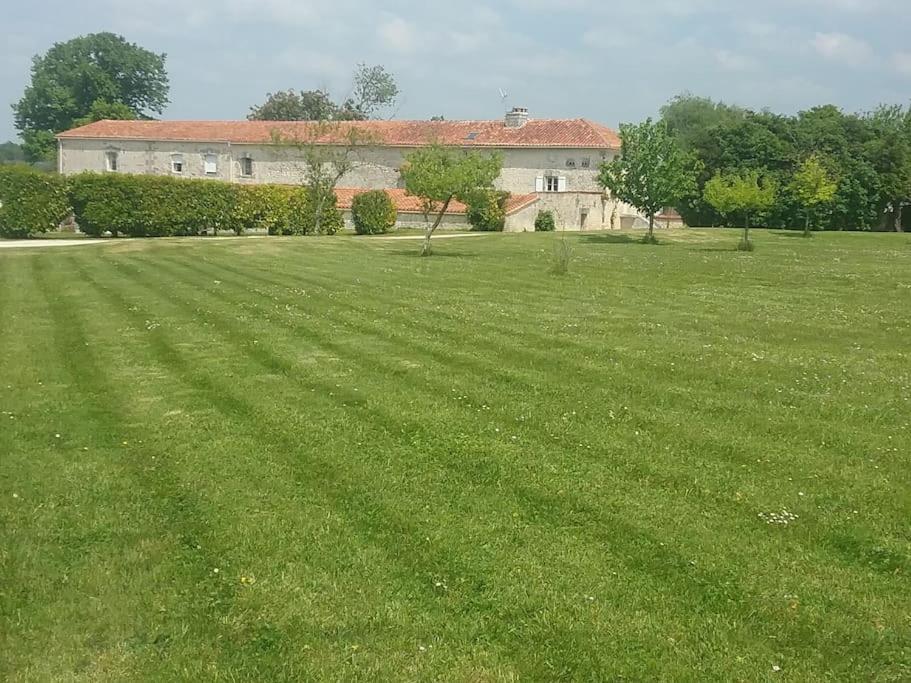 Maison Charentaise A La Campagne Becheresse Exterior foto