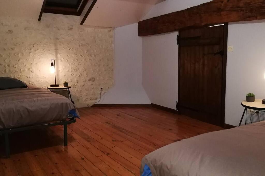 Maison Charentaise A La Campagne Becheresse Exterior foto