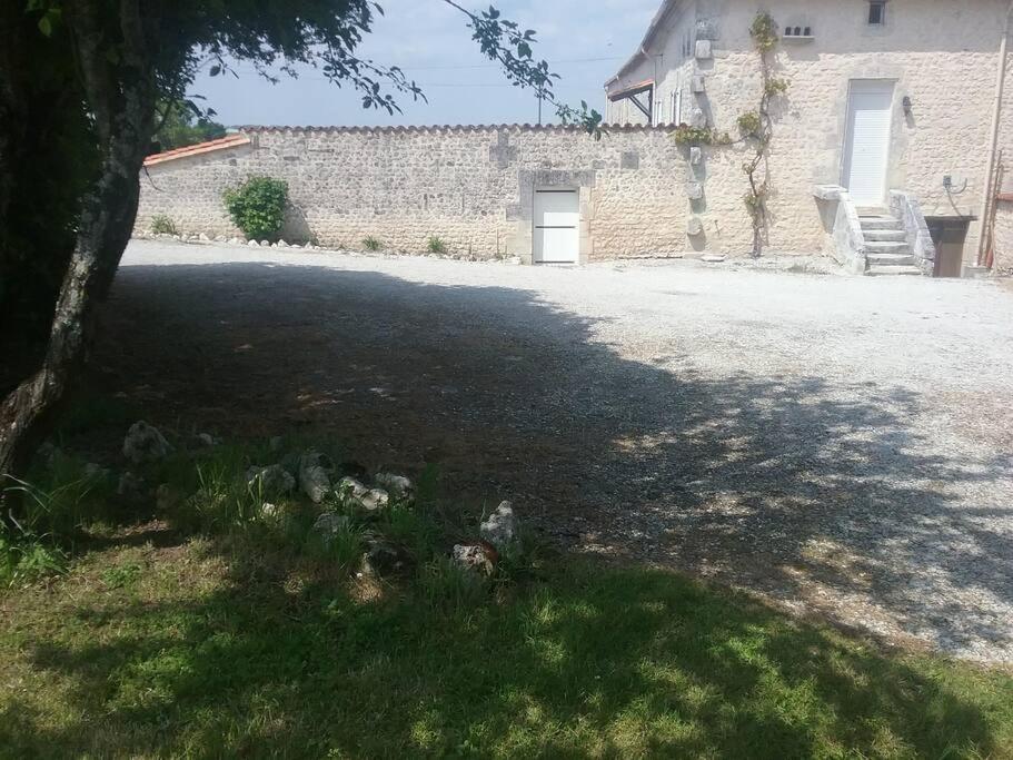 Maison Charentaise A La Campagne Becheresse Exterior foto