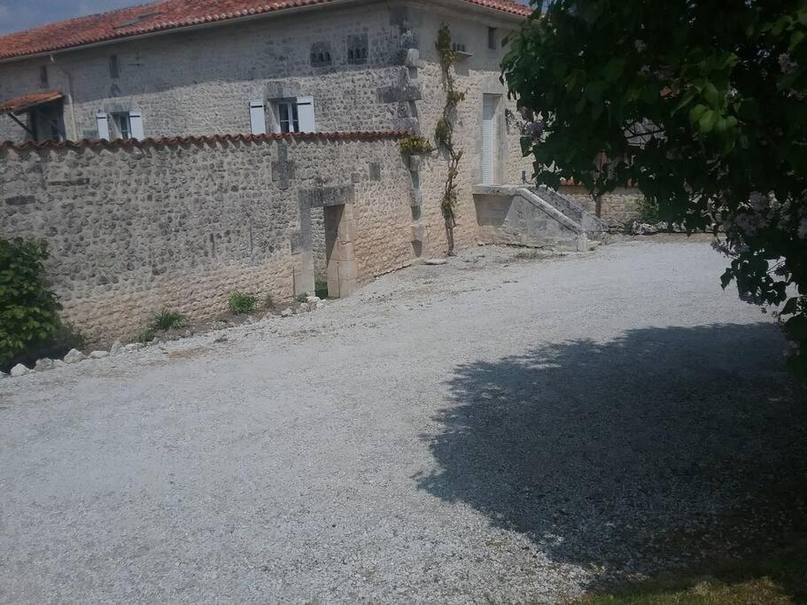 Maison Charentaise A La Campagne Becheresse Exterior foto